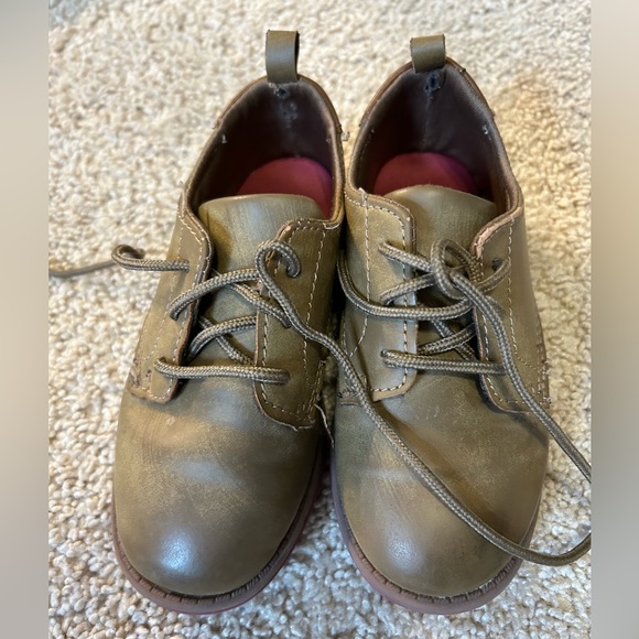OshKosh tan/brown church dress shoes size 10 - Picture 1 of 3